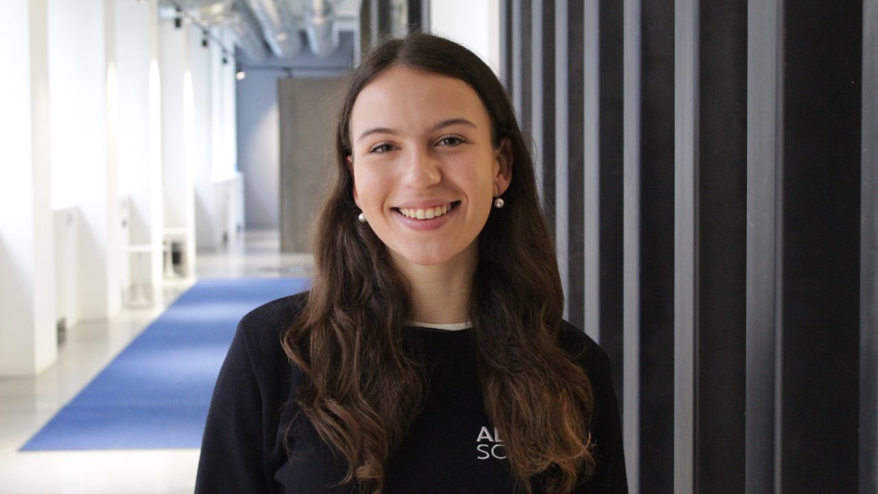 Portrait of an ambassador in a corridor